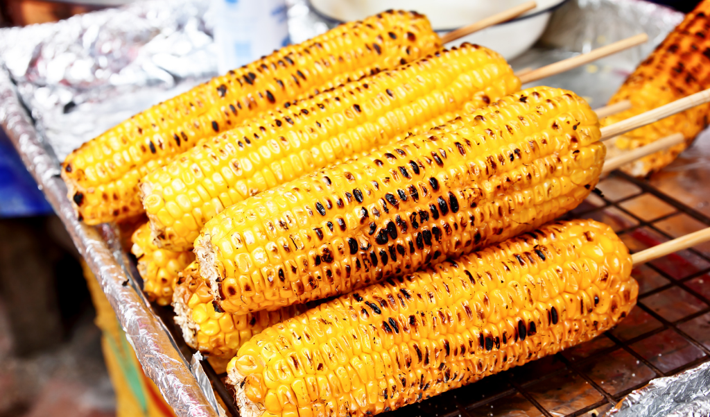 grilled yellow corn on a tray