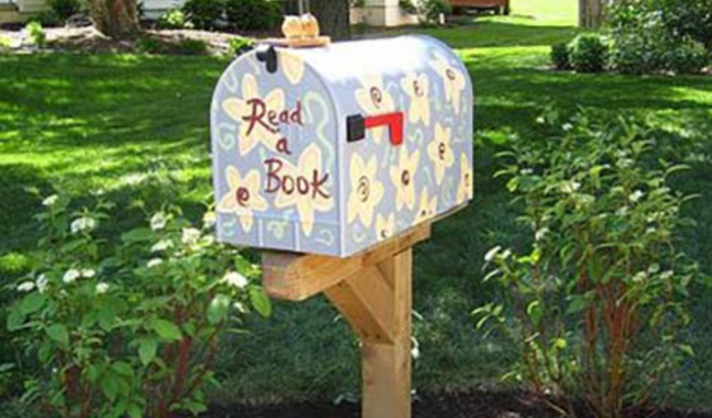 Mailbox turned into a Little Library
