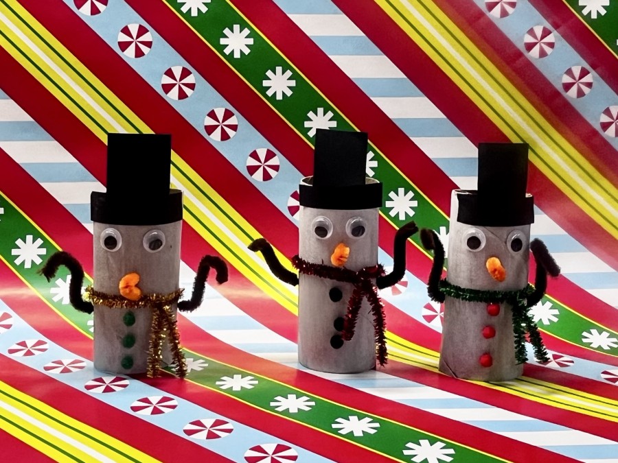 Snowmen made from toilet paper rolls