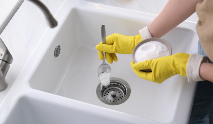 Cleaning a sink