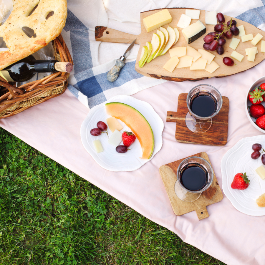 picnic with reusable cutlery and plates
