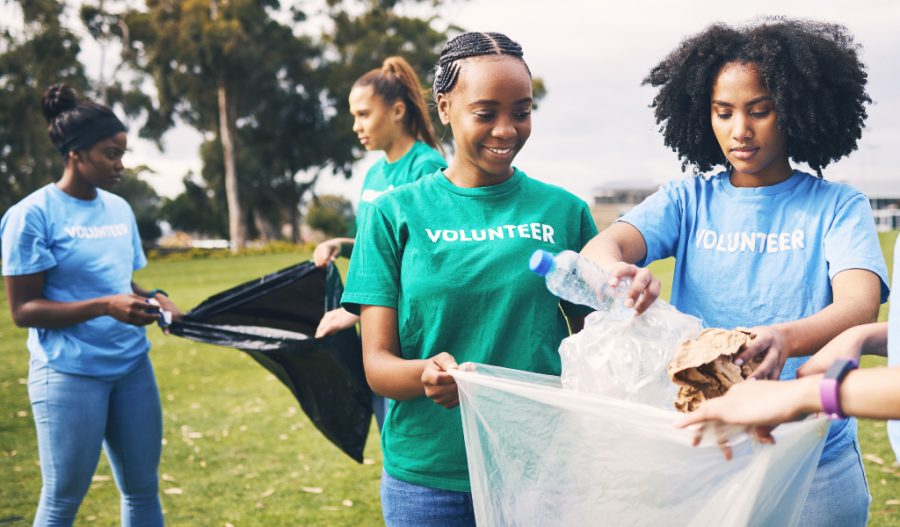 High school students volunteering to recycle